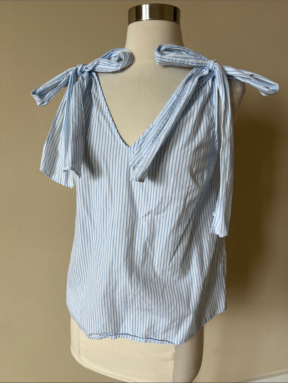 Who What Wear Light Blue & White Striped Tie-Shoulder V-Neck Camisole - Picture 7 of 9
